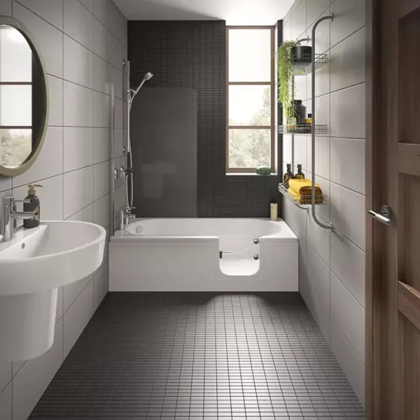 Badewanne mit Tür